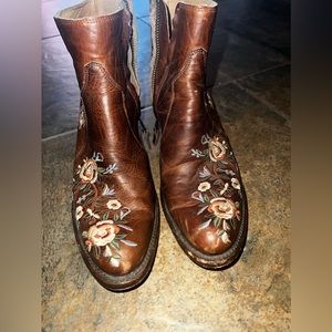 Women’s Shyanne Size 8 embroidered Western Boots